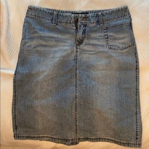 Jean skirt. High waisted.